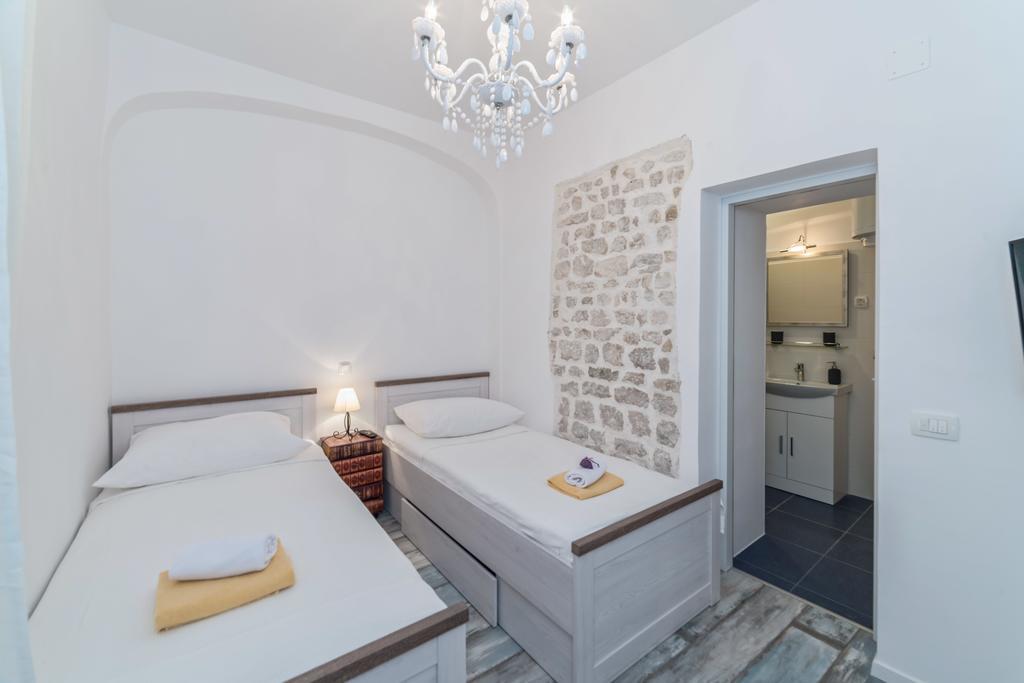 Lanterna Rooms & Apartment Задар Экстерьер фото